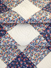 Load image into Gallery viewer, Quilt - Gingham