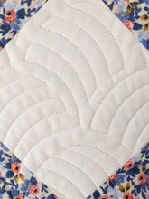 Load image into Gallery viewer, Quilt - Gingham