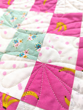 Load image into Gallery viewer, Quilt - Checkered Garden