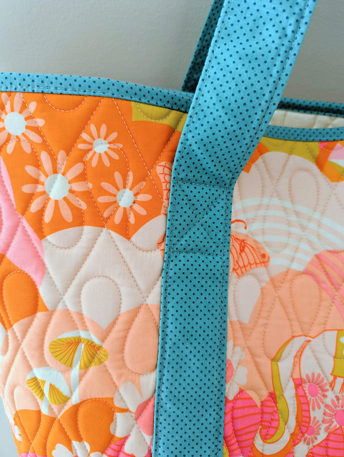 Altoona Tote - Large Ruby Star Carousel