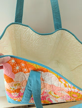 Load image into Gallery viewer, Altoona Tote - Large Ruby Star Carousel
